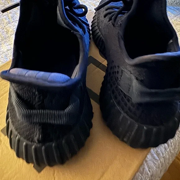 Yeezy sneakers - Picture 5 of 9